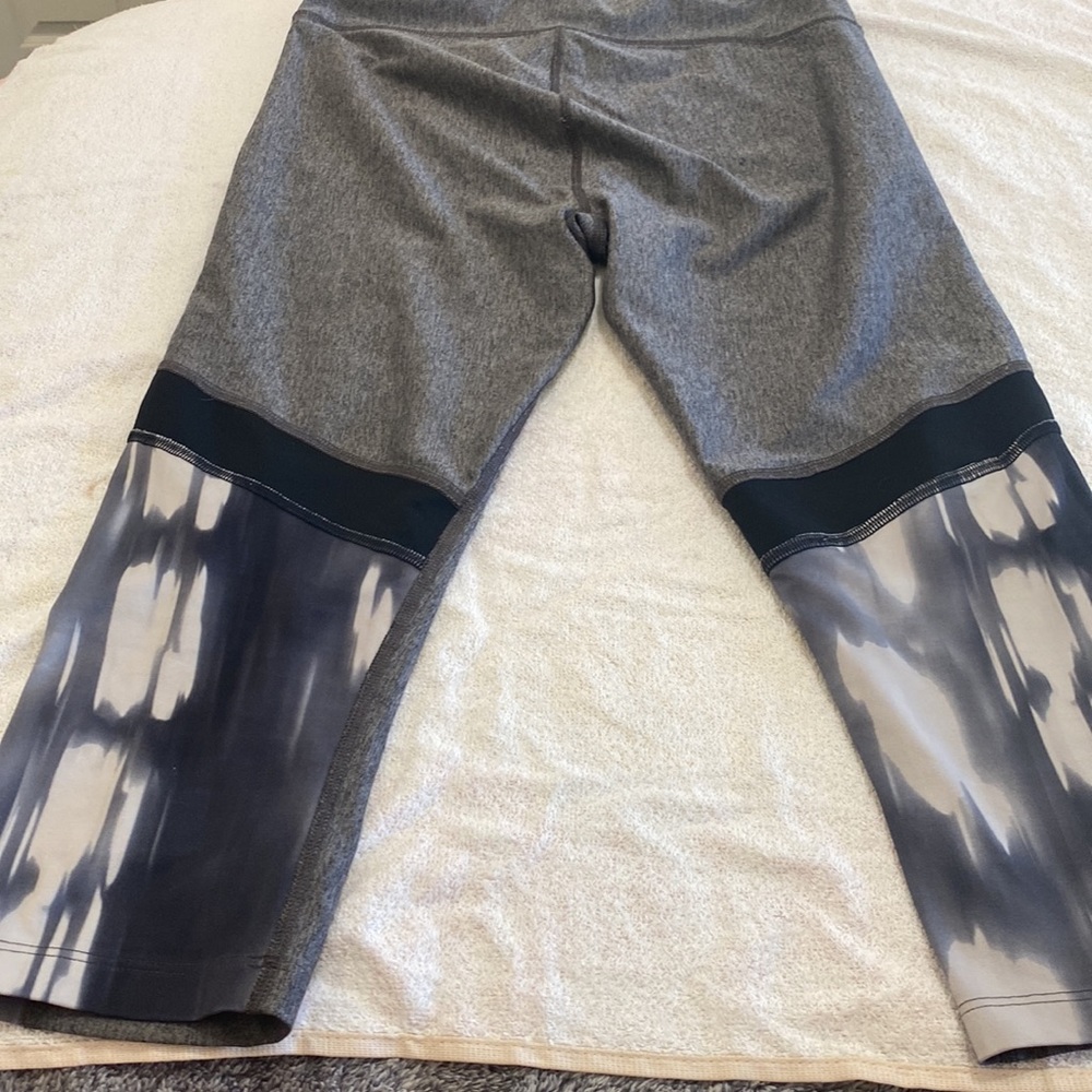 Under Armour Compression Leggings: Size Medium.